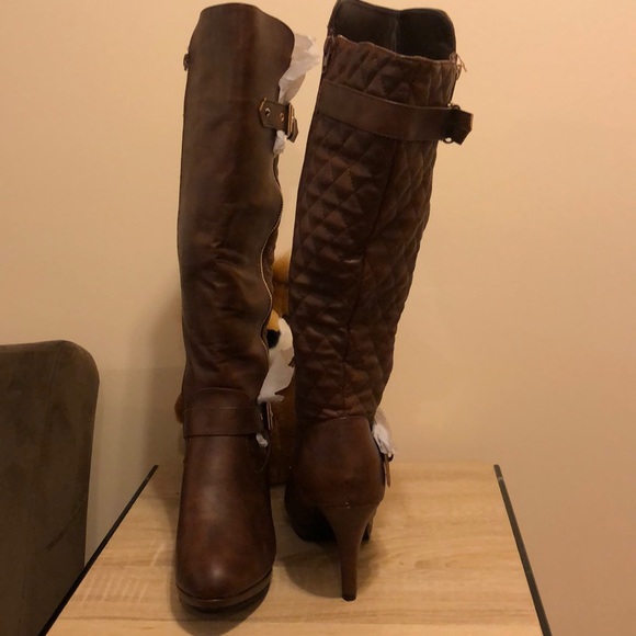 Boston Quilted heeled Boots - Picture 2 of 6